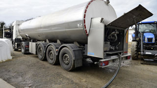 Le Groupement de producteurs de lait de la vallée du Dropt et Savencia annoncent un accord pour la collecte laitière dans le Sud-Ouest. Le Groupement de producteurs de lait de la vallée du Dropt et Savencia annoncent un accord pour la collecte laitière dans le Sud-Ouest.