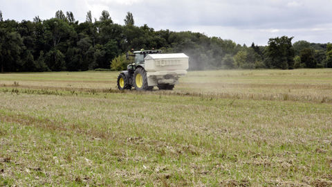 Les dernières tendances de l'Unifa sur la campagne entière (1er mai 2023 - 30 avril 2024) issues des données brutes des opérateurs indiquent une hausse des livraisons de 16 % pour le P2O5 et de 62 % pour le K2O.
