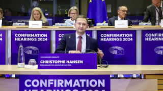 Le commissaire à l'Agriculture désigné, Christophe Hansen, a été auditionné par la commission de l'agriculture du Parlement européen le 4 novembre 2024. Le commissaire à l'Agriculture désigné, Christophe Hansen, a été auditionné par la commission de l'agriculture du Parlement européen le 4 novembre 2024.