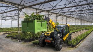 Le chargeur télescopique T6.26 de New Holland combine un gabarit compact et une capacité de charge de 2,6 t. Le chargeur télescopique T6.26 de New Holland combine un gabarit compact et une capacité de charge de 2,6 t.