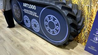 Trelleborg arrive sur le marché de la chenille avec un modèle plat de 635 mm de large.