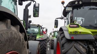 La possible signature d'un accord de libre-échange entre l'Union européenne et le Mercosur pourrait "faire exploser la colère" selon Jérôme Bayle. La possible signature d'un accord de libre-échange entre l'Union européenne et le Mercosur pourrait "faire exploser la colère" selon Jérôme Bayle.