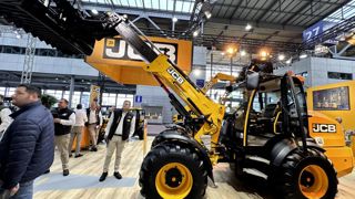 Le chargeur télescopique articulé TM 280 S de JCB bénéficie désormais de la transmission à variation continue DualTech VT. Le chargeur télescopique articulé TM 280 S de JCB bénéficie désormais de la transmission à variation continue DualTech VT.