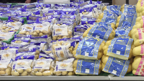 Le décret de loi Agec, qui interdisait depuis le 1er janvier 2022 la vente de fruits et légumes frais, pour des quantités inférieures à 1,5 kg, dans des emballages plastiques, a été annulé par le Conseil d'État. Le décret de loi Agec, qui interdisait depuis le 1er janvier 2022 la vente de fruits et légumes frais, pour des quantités inférieures à 1,5 kg, dans des emballages plastiques, a été annulé par le Conseil d'État.
