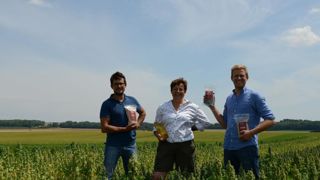 « Les ventes augmentent, apprécie Marius Voeltzel ici avec son frère Eliott Voeltzel et sa mère Virginie Bernard. Nous serons bientôt 8 UTH sur 167 hectares. » « Les ventes augmentent, apprécie Marius Voeltzel ici avec son frère Eliott Voeltzel et sa mère Virginie Bernard. Nous serons bientôt 8 UTH sur 167 hectares. »