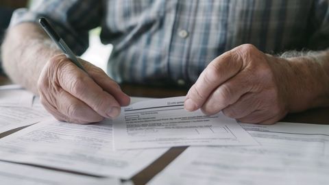Déclaration de cessation d'activité, bulletins de mutation pour les terres, demande de retraite... quelles formalités, à quelles dates, pour partir serein ?