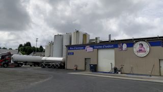 La Société laitière de Laqueuille, dirigée par Rachel Da Silva, est le deuxième producteur de fourme d’Ambert et le 3e producteur de bleu d’Auvergne. Entre 650 000 et 800 000 € sont investis tous les ans pour innover et développer l’activité (CA 2023 : 30 M€) La Société laitière de Laqueuille, dirigée par Rachel Da Silva, est le deuxième producteur de fourme d’Ambert et le 3e producteur de bleu d’Auvergne. Entre 650 000 et 800 000 € sont investis tous les ans pour innover et développer l’activité (CA 2023 : 30 M€)