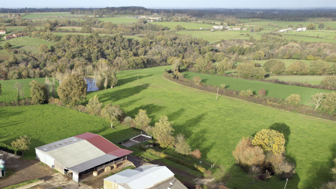 Lorsqu'on est locataire des terres, on doit signaler tout changement de statut à son propriétaire.