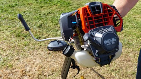 La débroussailleuse BCH 310 T à moteur 4 temps de 31 cm3. La débroussailleuse BCH 310 T à moteur 4 temps de 31 cm3.
