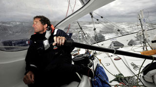 L'exposition « En solitaire autour du monde » met en scène la course mythique du Vendée Globe au musée de la Marine, à Paris.