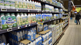 La part du bio dans les ventes de lait liquide a baissé de 2,5 % entre 2020 et 2024. La part du bio dans les ventes de lait liquide a baissé de 2,5 % entre 2020 et 2024.