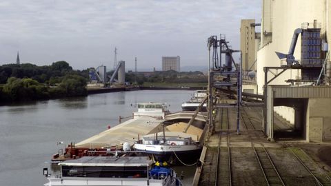 Le port de Metz ne devrait pas être complétement à l’arrêt, du fait d’un redémarrage des péniches sur la Moselle, mais surtout grâce aux transports alternatifs qui vont se déployer.