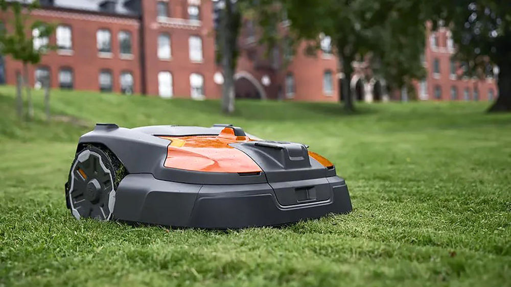 Robot tondeuse d'Husqvarna avec IA intégrée. Robot tondeuse d'Husqvarna avec IA intégrée.