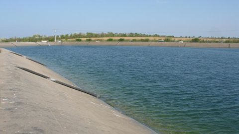 En Poitou-Charentes, l'opposition ne faiblit pas, malgré un protocole d’accord par lequel l’agriculture veut prendre en compte l’environnement. En Poitou-Charentes, l'opposition ne faiblit pas, malgré un protocole d’accord par lequel l’agriculture veut prendre en compte l’environnement.