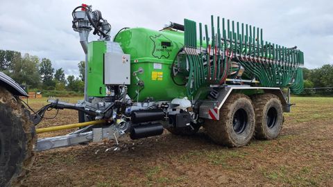 Bauer monte une double pompe et un gyroscope sur ses tonnes à lisier.