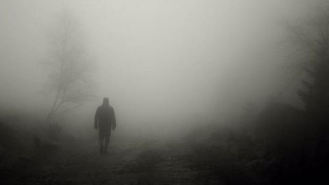 Les individus touchés se retrouvent dans une sorte de bulle qui les isole.