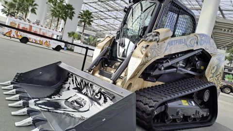 Ce skid-steer Case sera utilisé sur le ranch Californien de plus de 600 hectares du chanteur de Metallica.