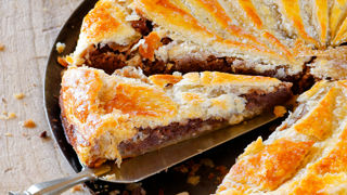 Galette des rois à la frangipane au chocolat. Galette des rois à la frangipane au chocolat.