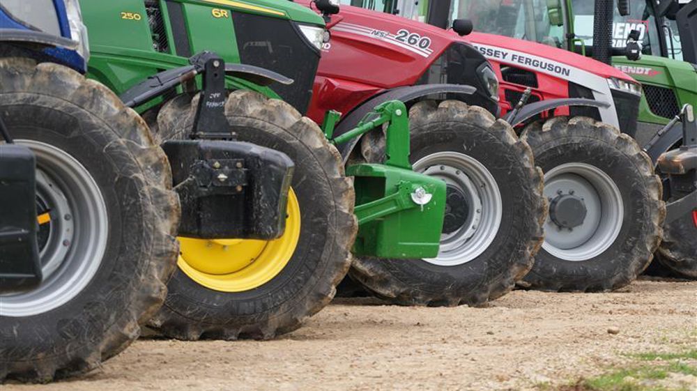 Les catégories 200 à 299 ch et plus de 300 ch boostent les statistiques de montée en puissance en maintenant voire augmentant le volume de tracteurs immatriculés en 2024. Les catégories 200 à 299 ch et plus de 300 ch boostent les statistiques de montée en puissance en maintenant voire augmentant le volume de tracteurs immatriculés en 2024.