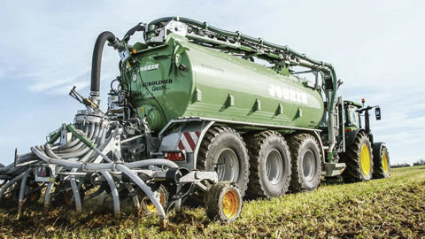 Le boîtier Manure Sensing, dérivé de l’Harvest Lab de John Deere, s’installe entre la cuve et la rampe des tonnes à lisier Joskin. Le boîtier Manure Sensing, dérivé de l’Harvest Lab de John Deere, s’installe entre la cuve et la rampe des tonnes à lisier Joskin.