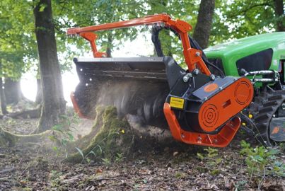 Broyeur Gris&ugrave; L sur engin radiocommand&eacute;. (&copy; Solycia)