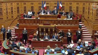 La commission des affaires économiques a présenté un amendement pour autoriser des dérogations à l’interdiction des néonicotinoïdes. La commission des affaires économiques a présenté un amendement pour autoriser des dérogations à l’interdiction des néonicotinoïdes.