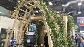 Exemple de structure réciproque (autoportante) présentée au Salon des maires (SMCL) en 2024.