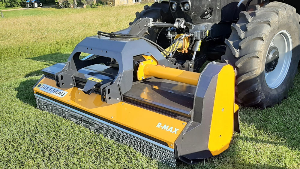 Broyeur axial de la série Rousseau R Max à montage avant ou arrière.