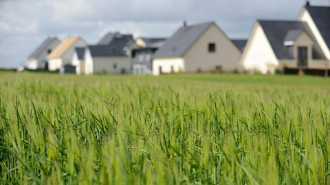 Les collectivités ont un rôle à jouer pour limiter la consommation de foncier agricole.