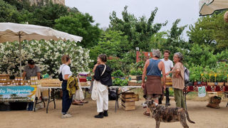 À Lauris, village du Vaucluse de 3 900 habitants, le « Café villageois » est né en 2015. À Lauris, village du Vaucluse de 3 900 habitants, le « Café villageois » est né en 2015.
