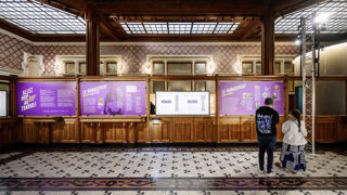 Jusqu'au 1er juin 2025, la Cité de l'économie, installée à l'hôtel Gaillard (Paris) propose l'exposition temporaire « Allez Hop, au travail ! » qui s’intéresse au management. Jusqu'au 1er juin 2025, la Cité de l'économie, installée à l'hôtel Gaillard (Paris) propose l'exposition temporaire « Allez Hop, au travail ! » qui s’intéresse au management.