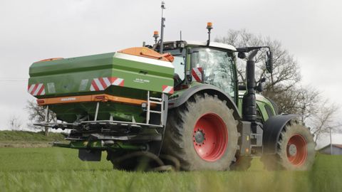 Le ZA-TS équipé des options ArgusTwin et WindControl est capable de maintenir la nappe d'épandage en compensant le vent, l'humidité, le salissement ou l'usure des pales, les variations de qualité d'engrais.