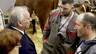François Bayrou ce lundi 24 février 2025 en visite au Salon de l'agriculture. François Bayrou ce lundi 24 février 2025 en visite au Salon de l'agriculture.