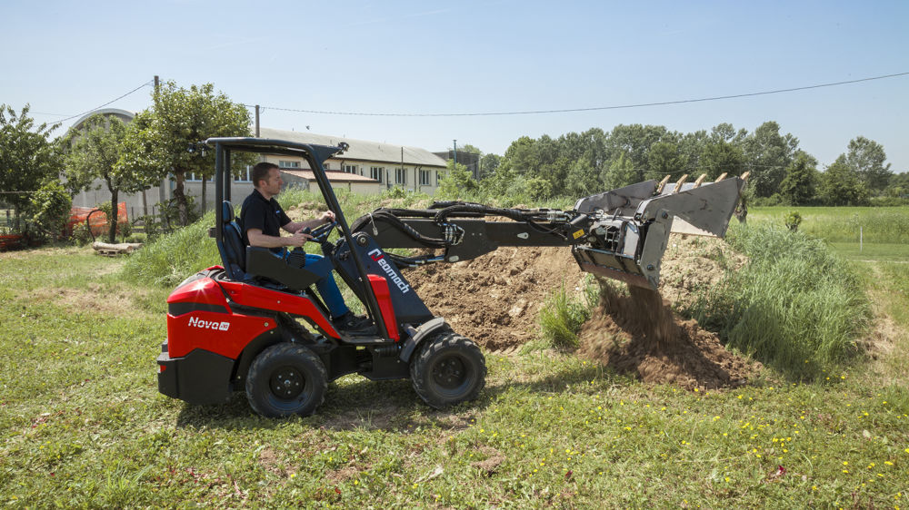 La gamme comprend plusieurs modèles avec différents accessoires de travail.