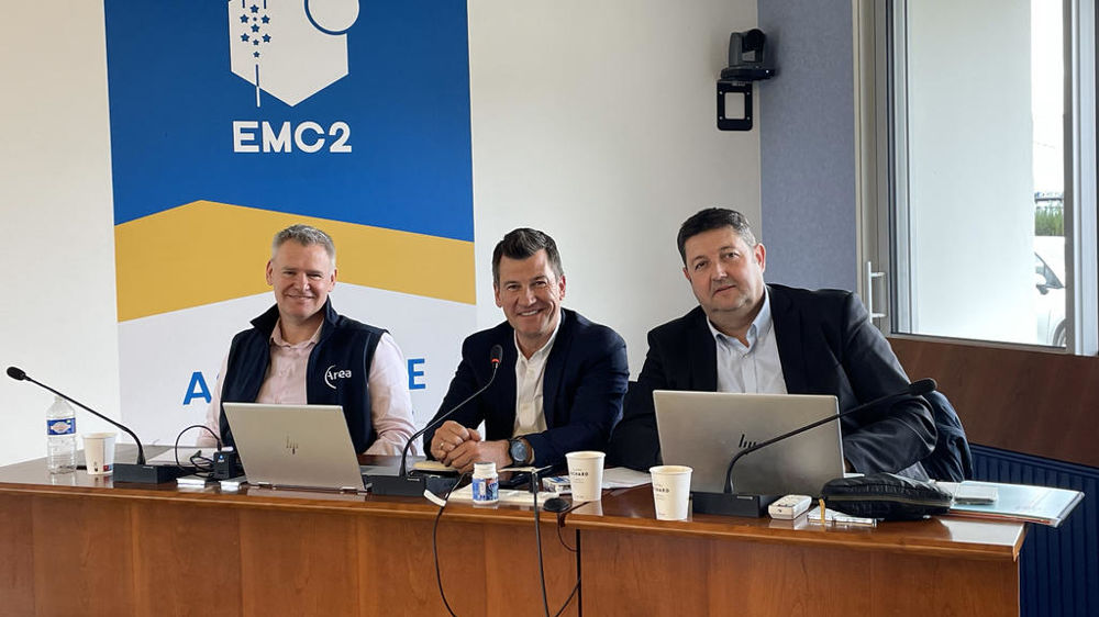 Stéphane Wilhelm, président de Course for Est et DG d'Area, Arnaud Le Grom de Maret, DG d'EMC2, et Philippe Dessertenne, DG de Lorca, lors du comité de pilotage mensuel de la 15e édition du semi-marathon des coopératives agricoles, mardi 11 mars, à Bras-sur-Meuse (Meuse).