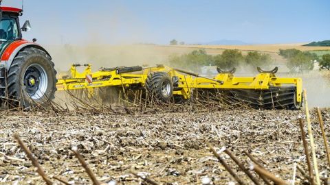 Le Duracut TE est disponible dans des largeurs de travail de 7,5 et 12 m Le Duracut TE est disponible dans des largeurs de travail de 7,5 et 12 m