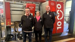 Les associés du Gaec des Gressets (50) : Régis Monnier, Marie-Pierre et Dominique Guimené.