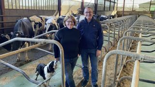 Pour Marie-Laure et Cyril Duros, la vaccination des génisses a été décisive pour solutionner la paratuberculose dans leur élevage. Pour Marie-Laure et Cyril Duros, la vaccination des génisses a été décisive pour solutionner la paratuberculose dans leur élevage.