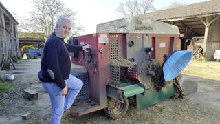 Après deux ans de recherches, le Gaec Michard a trouvé la machine idéale pour le nettoyage des logettes de ses 110 vaches. Après deux ans de recherches, le Gaec Michard a trouvé la machine idéale pour le nettoyage des logettes de ses 110 vaches.