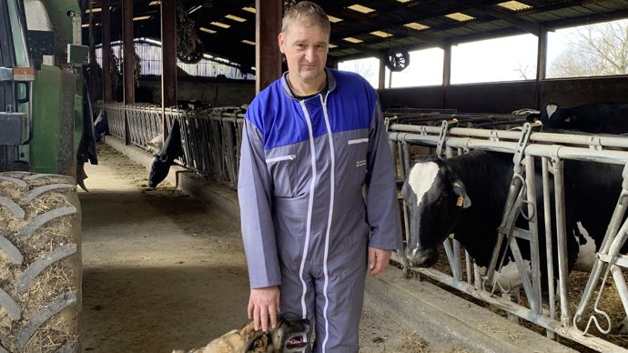 Christophe Mazuc, éleveur laitier dans le Tarn-et-Garonne prépare son installation en Gaec avec son fils, après avoir été lui-même plusieurs années en Gaec avec son père. Il a cherché à faire évoluer son système pour faire face aux difficultés : « J’essaye toujours d’innover car l’innovation m’a toujours intéressé. C'est un métier dur mais passionnant . Il faut toujours être dans la réflexion. »