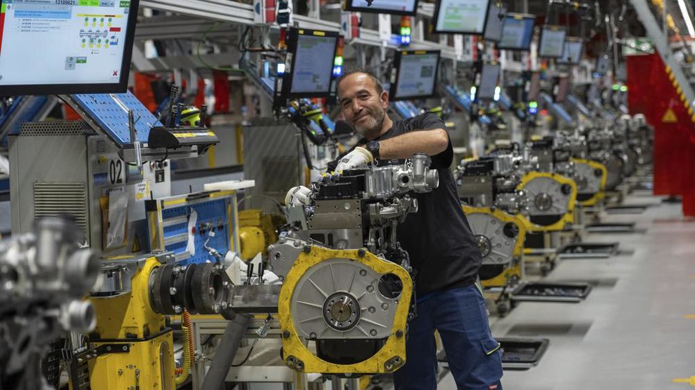 En 2024, Deutz AG a vendu 23,6 % de moteurs en moins qu'en 2023. En 2024, Deutz AG a vendu 23,6 % de moteurs en moins qu'en 2023.