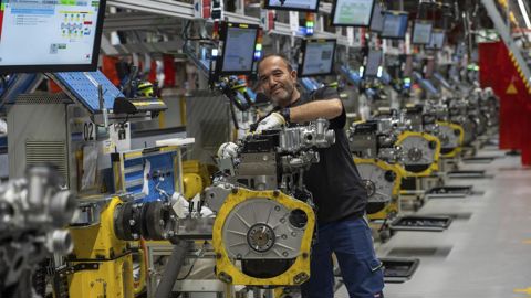 En 2024, Deutz AG a vendu 23,6 % de moteurs en moins qu'en 2023. En 2024, Deutz AG a vendu 23,6 % de moteurs en moins qu'en 2023.