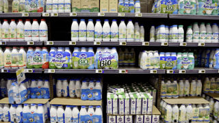 Le collectif propose de mettre davantage en valeur les produits biologiques dans les rayons. Le collectif propose de mettre davantage en valeur les produits biologiques dans les rayons.