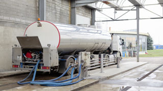 En France, les organisations de producteurs de lait ne bénéficient pas d'aides de la PAC. En France, les organisations de producteurs de lait ne bénéficient pas d'aides de la PAC.
