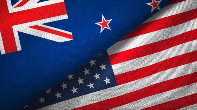 Aux États-Unis comme en Nouvelle-Zélande, le prix du lait payé au producteur est très corrélé aux cours des ingrédients laitiers. Pour autant, il n'est pas fixé de la même façon.