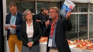 Durant le Salon du végétal 2024 à Angers, l'équipe du Lien horticole, représentée par son rédacteur en chef Pascal Fayolle, a marqué ses 60 ans au service des professions horticoles et du paysage Un anniversaire fêté collectivement avec d'autres entreprises et la profession.