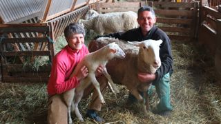Pour Nadine et Nicolas, l’abattage à la ferme favorise le bien-être des animaux jusqu’à leur dernier souffle.