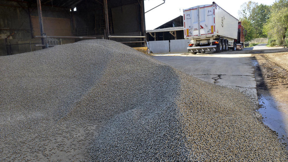 livraison par camion benne de tourteaux de colza ou de soja
