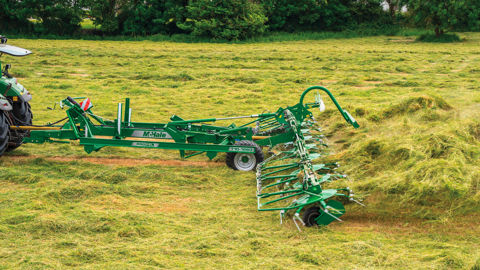 McHale ajoute deux faneuses traînées à huit et dix toupies à son catalogue.
