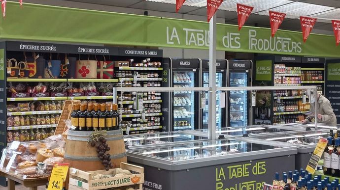 La Table des producteurs propose des produits frais (viande, fromagerie, yaourterie...) mais également de l'épicerie salée et sucrée.